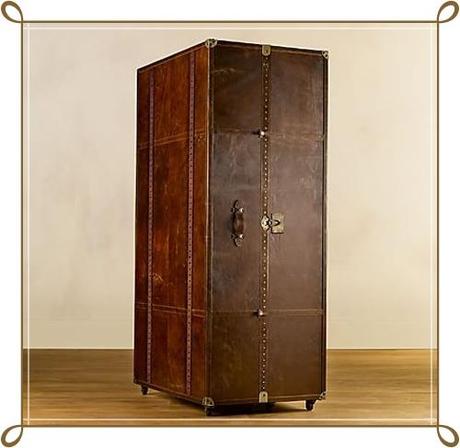 Shabby chic on Friday: vintage trunks...