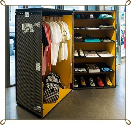 Shabby chic on Friday: vintage trunks...