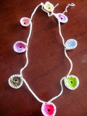 Esperimento..  collana multicolor crochet