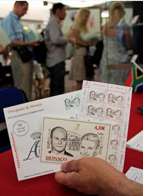 FOTO DEL GIORNO 1 LUGLIO 2011 : I FRANCOBOLLI DI COMMEMORAZIONE DEL MATRIMONIO TRA ALBERTO DI MONACO E CHARLENE