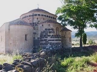 ARCHEOLOGIA SARDA: VISITA ALLA CHIESA E AL NURAGHE DI SANTA SABINA - SILANUS