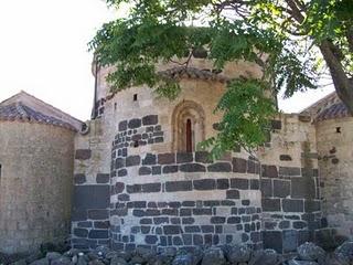 ARCHEOLOGIA SARDA: VISITA ALLA CHIESA E AL NURAGHE DI SANTA SABINA - SILANUS