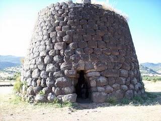 ARCHEOLOGIA SARDA: VISITA ALLA CHIESA E AL NURAGHE DI SANTA SABINA - SILANUS