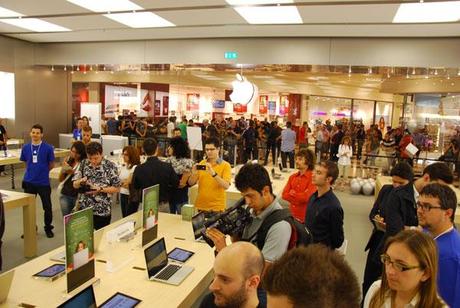 A Rozzano ha aperto il quinto Apple Store italiano