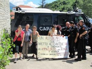 No Tav, blindato dei carabinieri investe e uccide una donna nel silenzio generale dei media