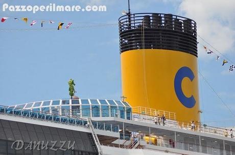 Favolosa è la nave, Squallida è la diretta