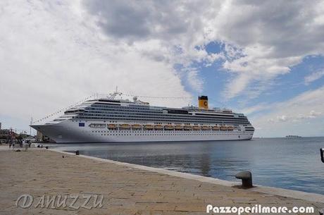 Favolosa è la nave, Squallida è la diretta