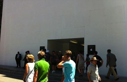 Apple Store: sulla 5th Avenue continuano le ristrutturazioni