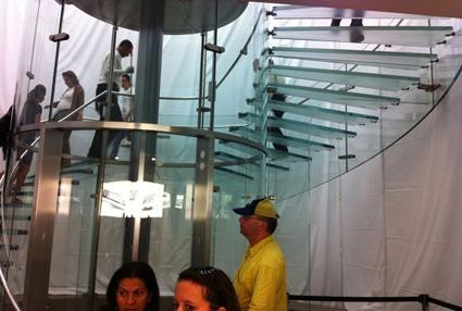 Apple Store: sulla 5th Avenue continuano le ristrutturazioni