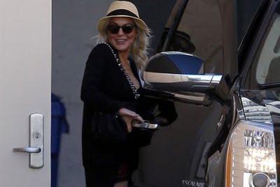 Lindsay Lohan dopo i domiciliari fuori di casa ronza e si becca una sbronza