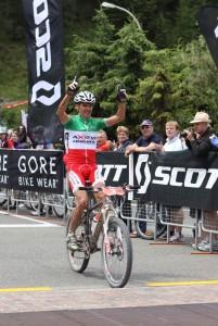 Sella Ronda Hero – Celestino festeggia il suo bronzo mondiale con un successo