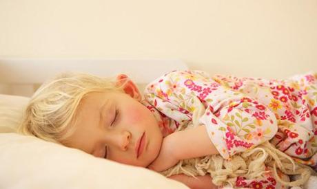 Estate e sonno bambini: anche in vacanza i bambini devono dormire almeno 9 ore!