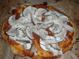 LE PIZZETTE DELL'ARABA FELICE A MODO MIO....E L' INGREDIENTE D'ONORE: IL PORCINO CRUDO