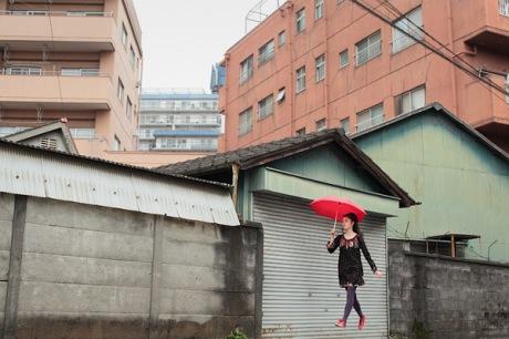 Natsumi Hayashi: la fotografa in levitazione