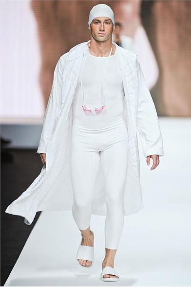 MY MFW SS 2012: DIRK BIKKEMBERGS SPORT COUTURE, un tuffo in passerella