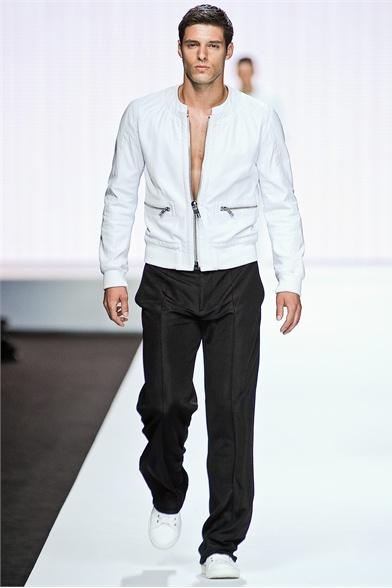 MY MFW SS 2012: DIRK BIKKEMBERGS SPORT COUTURE, un tuffo in passerella