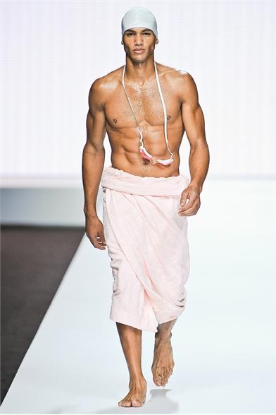 MY MFW SS 2012: DIRK BIKKEMBERGS SPORT COUTURE, un tuffo in passerella