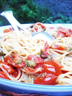 Spaghetti capperi e pomodori