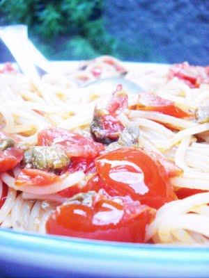 Spaghetti capperi e pomodori