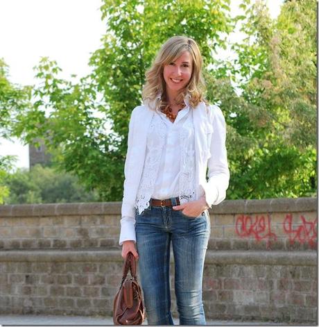 Ton sur ton, pizzo gilet, camicia bianca, white shirt, vestire bianco, look casual, balenciaga