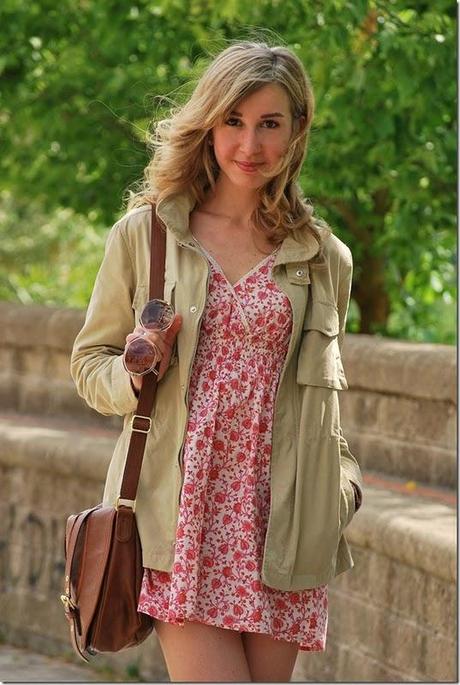 vestito fiori, floral dress, parka, h&m, sandali alla schiava, moda, stile, primavera estate