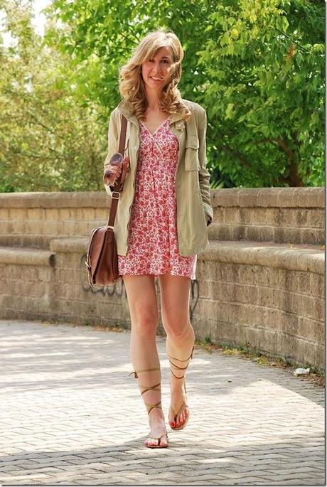 vestito fiori, floral dress, parka, h&m, sandali alla schiava, moda, stile, primavera estate