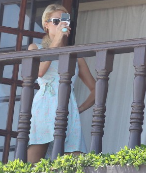 Paris Hilton, la paladina della giustizia, fa fuori l’ennesimo stalker