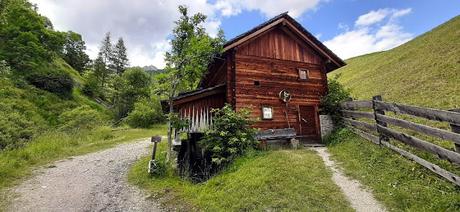 Longiarù il villaggio degli alpinisti e la valle dei mulini Longiarù il villaggio degli alpinisti e la valle dei mulini