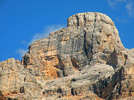 UNA MONTAGNA DI VIDEO UNA MONTAGNA DI VIDEO