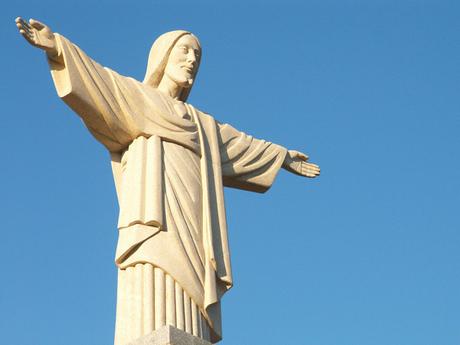 Il Cristo di Lisbona e di Rio de Janeiro, due statue a confronto Il Cristo di Lisbona e di Rio de Janeiro, due statue a confronto