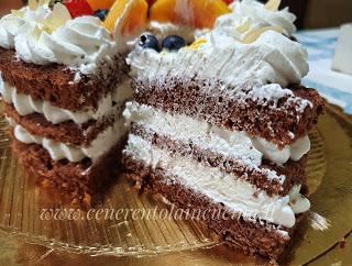 Torta al cioccolato con crema al latte. Torta al cioccolato con crema al latte.