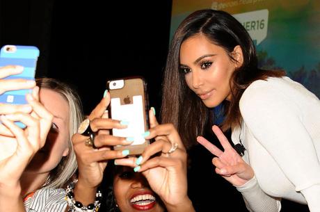 Insta-face: la bellezza copia-incolla online e offline Insta-face: la bellezza copia-incolla online e offline