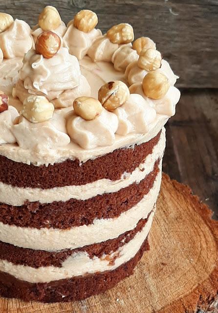 Naked cake al cioccolato con crema nocciola Naked cake al cioccolato con crema nocciola