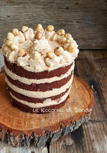 Naked cake al cioccolato con crema nocciola Naked cake al cioccolato con crema nocciola