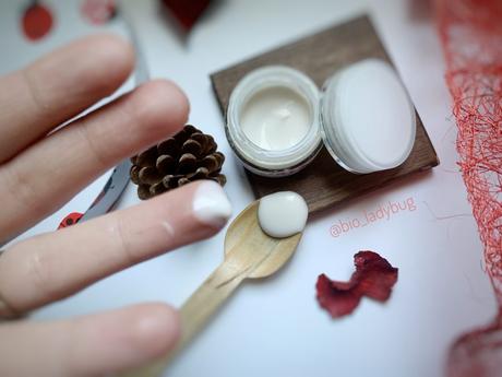 IL PETTIROSSO – Crema contorno occhi antirughe elasticizzante Rusco e Vite Rossa IL PETTIROSSO – Crema contorno occhi antirughe elasticizzante Rusco e Vite Rossa