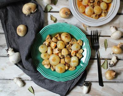 stifado ai funghi / stifado me manitaria stifado ai funghi / stifado me manitaria