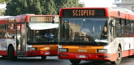 Sciopero dei bus a Napoli venerdì 25: gli orari e i servizi garantiti Sciopero dei bus a Napoli venerdì 25: gli orari e i servizi garantiti