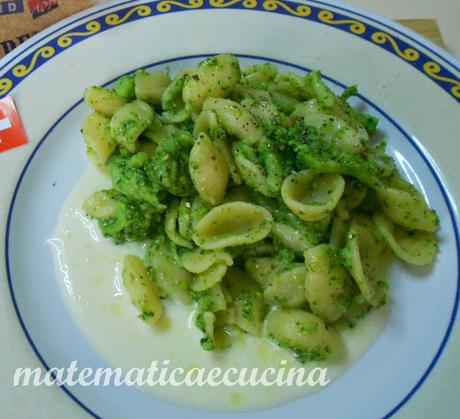 Orecchiette e Broccoli su Fonduta di Gruyère Orecchiette e Broccoli su Fonduta di Gruyère