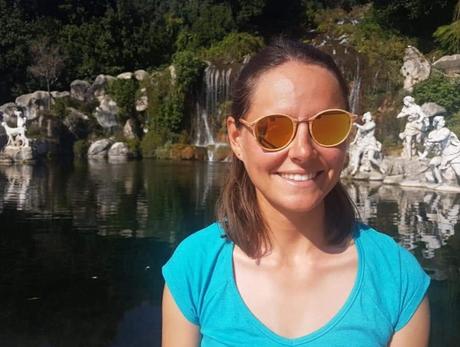 Sabrina, da Francoforte alla Sicilia in bici: tappa a Napoli e alla Reggia di Caserta Sabrina, da Francoforte alla Sicilia in bici: tappa a Napoli e alla Reggia di Caserta