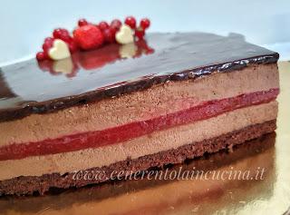 Torta Sacher con confettura di fragole. Torta Sacher con confettura di fragole.