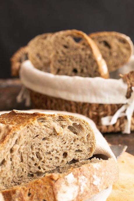 Pane con grano arso a lievitazione naturale Pane con grano arso a lievitazione naturale