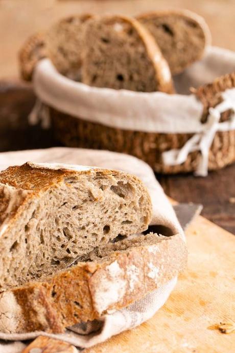 Pane con grano arso a lievitazione naturale Pane con grano arso a lievitazione naturale
