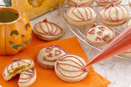 10 ricette per preparare uno sfizioso menu di Halloween una delle feste più amate dai bambini. Biscotti di zucca della strega