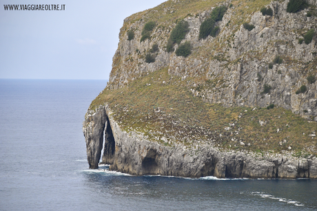 Gaztelugatxe e la scalinata vista oceano Gaztelugatxe e la scalinata vista oceano