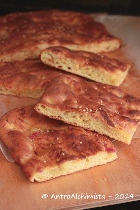 Focaccia al Latte con Curry, Bacon e Primosale Focaccia al Latte con Curry, Bacon e Primosale