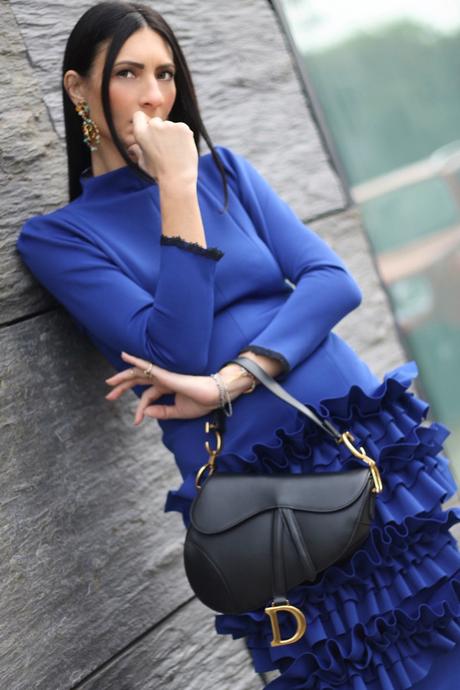 themorasmoothie paola buonacara, fashion, fashionblogger, italian fashion blogger, abito blu elettrico, pfw, parisfashionweek, streetstyle, defileaparis, loisminimal, fashionbloggeritaliana, come abbinare abito blu, outfit autunno, abito da occasioni, saddle bag dior, bag dior, bag dior