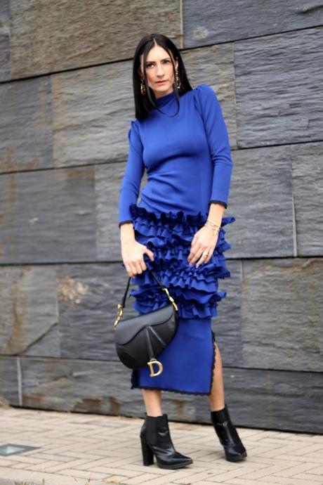 themorasmoothie sylvia toledano, earrings, paola buonacara, fashion, fashionblogger, italian fashion blogger, abito blu elettrico, pfw, parisfashionweek, streetstyle, defileaparis, loisminimal, fashionbloggeritaliana, come abbinare abito blu, outfit autunno, abito da occasioni, saddle bag dior, bag dior, bag dior