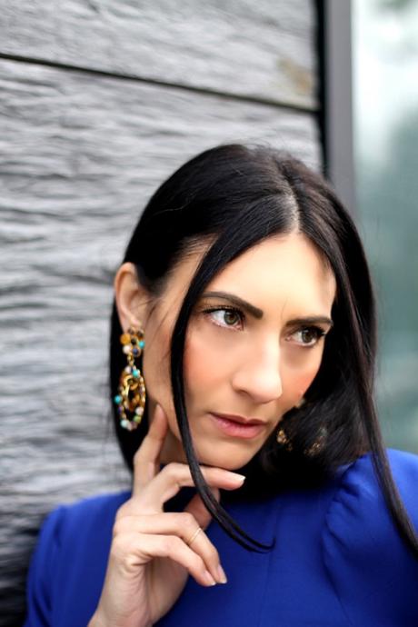 themorasmoothie sylvia toledano, earrings, orecchini multicolor, orecchini vistosi, paola buonacara, fashion, fashionblogger, italian fashion blogger, abito blu elettrico, pfw, parisfashionweek, streetstyle, defileaparis, loisminimal, fashionbloggeritaliana, come abbinare abito blu, outfit autunno, abito da occasioni, saddle bag dior, bag dior, bag dior