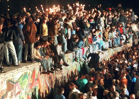 30 anni dalla caduta del Muro a Berlino, speciali e documentari Rai, Mediaset e Sky. 30 anni dalla caduta del Muro a Berlino, speciali e documentari Rai, Mediaset e Sky.