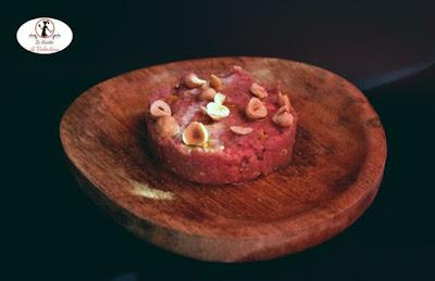 Carne cruda di vitello con nocciole Piemontesi I.g.p. Carne cruda di vitello con nocciole Piemontesi I.g.p.
